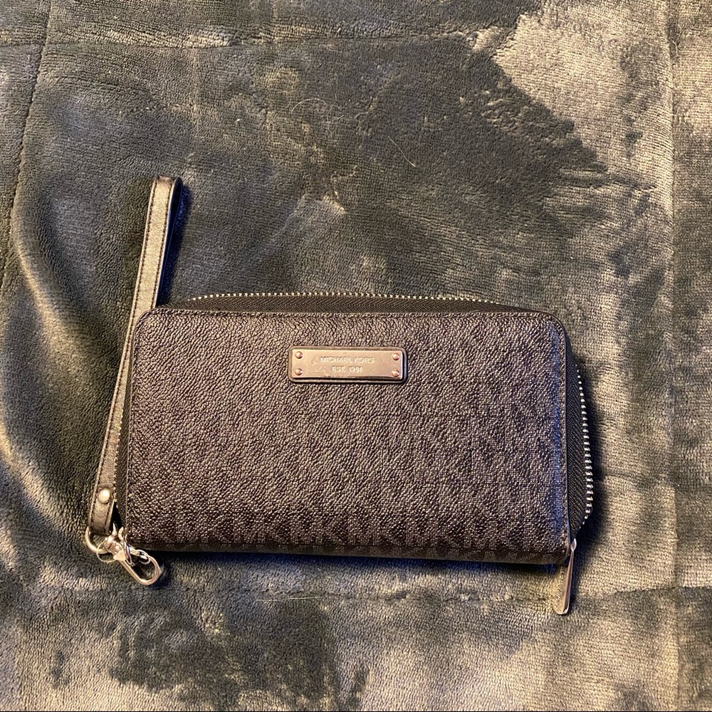 Michael Kors black wrist wallet
